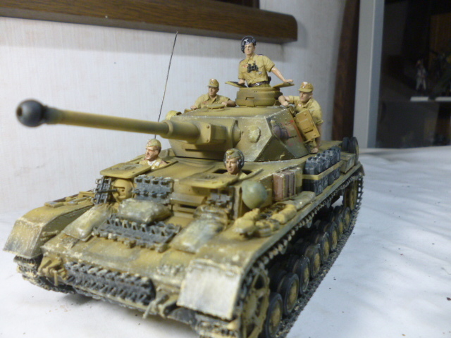 返品送料無料】 タミヤ G型5体付完成品 ドイツアフリカ軍団4号戦車 1