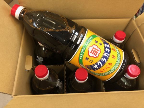鹿児島の甘い醤油 サクラカネヨ甘露1.8リットル６本 ドーンと箱買いどうですか？　ｂ_画像1