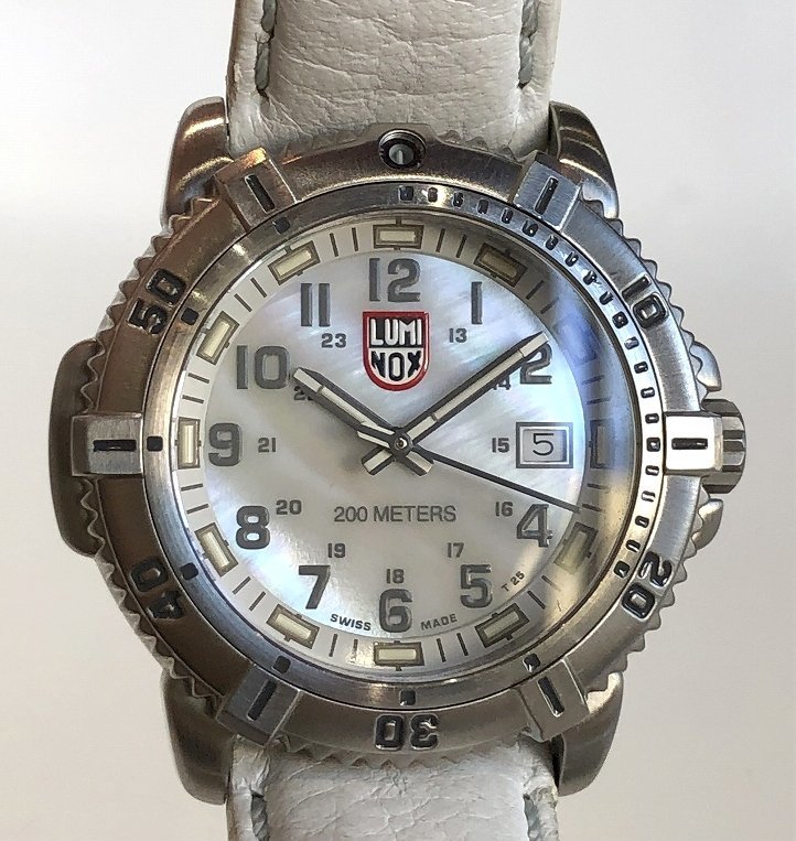 希少レア！美品 ルミノックス カラーマークシリーズ クオーツ腕時計 7250 シェル文字盤 ホワイト レザーベルト メンズ 質屋の質セブンの画像2