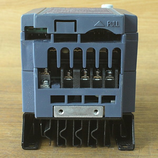 富士電機 FRENIC-Mini FRN0.4C1S-7J コンパクト型インバータ 単相→3相