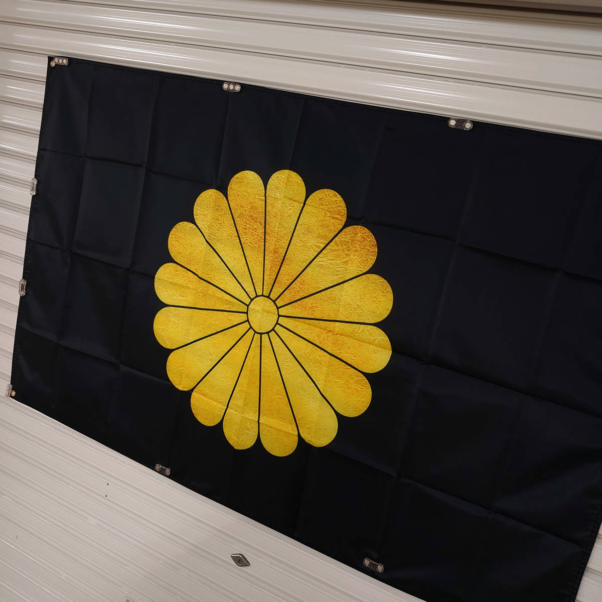 菊紋旗 フラッグ 90cm×150cm P78【高品質】天皇 ゼロ戦 菊の御紋 菊紋旗 フラッグ 90cm×150cm P78【高品質】天皇 ゼロ戦 菊の御紋