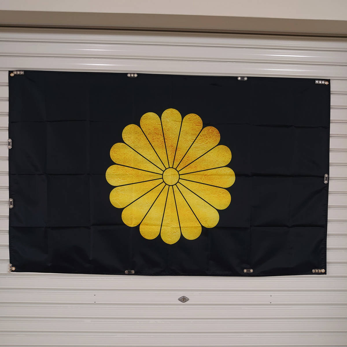 菊紋旗 フラッグ 90cm×150cm P78【高品質】天皇 ゼロ戦 菊の御紋 菊紋旗 フラッグ 90cm×150cm P78【高品質】天皇 ゼロ戦 菊の御紋