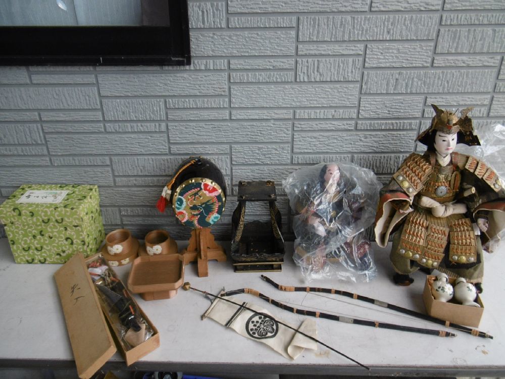 創作陶器 たち吉 五月人形 兜 将軍 家来 ? セット 詳細不明 item 創作陶器 たち吉 五月人形 兜 将軍 家来 ? セット 詳細不明 item