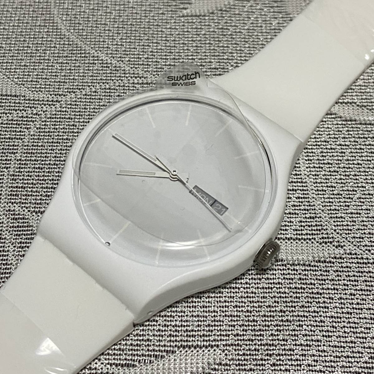 SWATCH スウォッチ　WHITE REBEL　SUOW701　スイス製　メンズ腕時計 ホワイト クォーツ 41mm　未使用・長期保管品