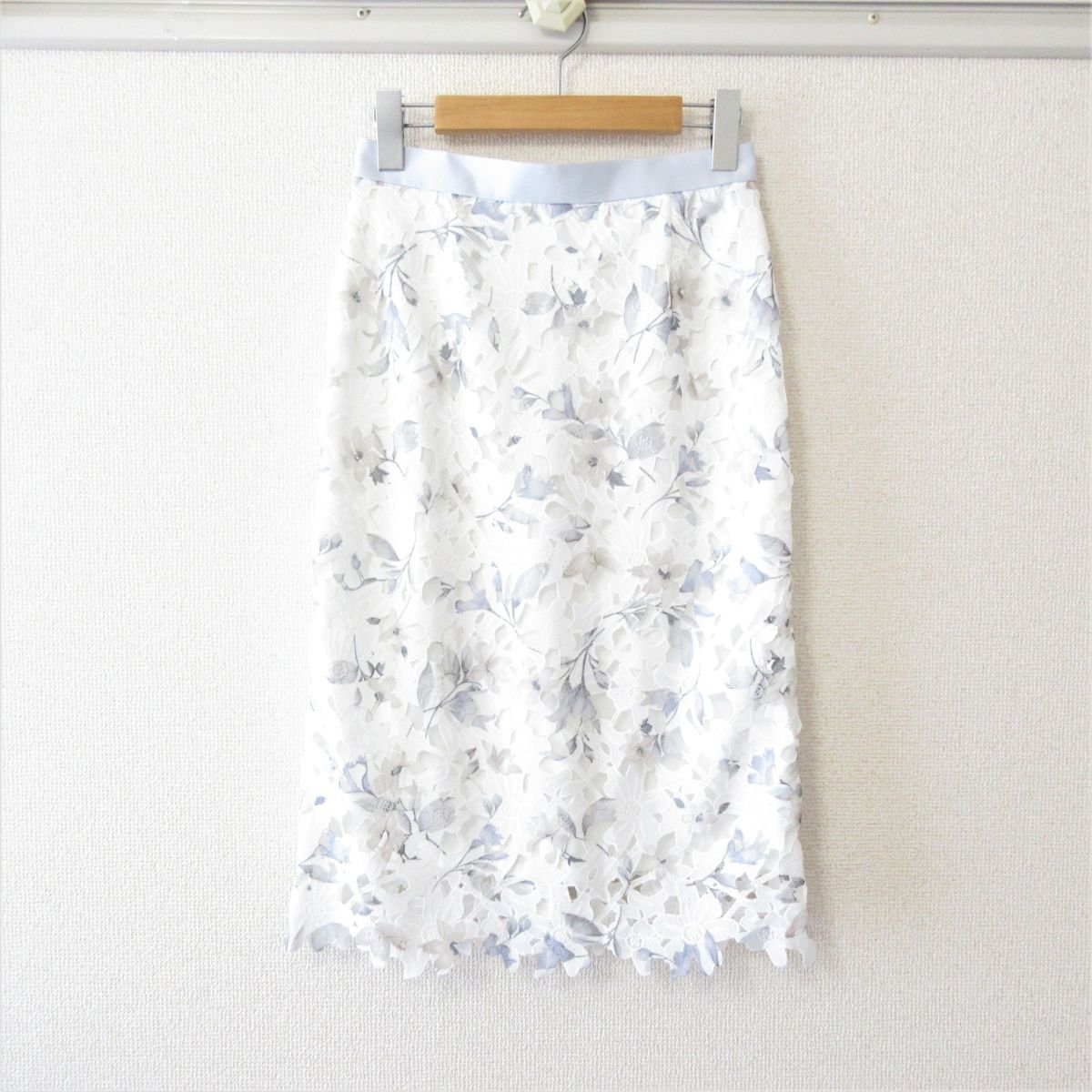  beautiful goods 20SS Apuweiser-riche Apuweiser-riche Chemical re- Sprint flower race knee under height tight skirt 1 white 