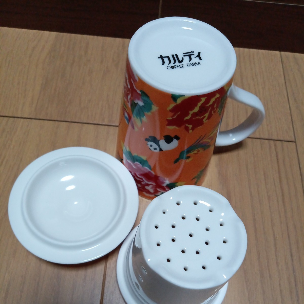 ▼ KALDI≪茶こし付き　マグカップ≫陶器製　蓋付き　パンダ　台湾　カルディ
