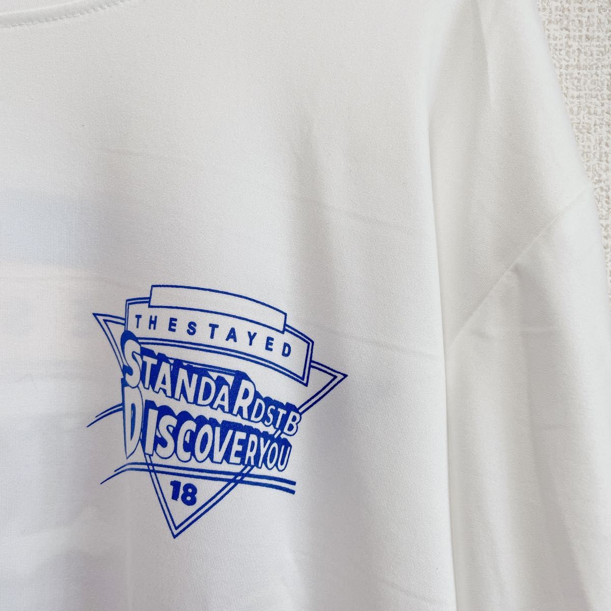 【ラスト1点】早い者勝ち　ロゴtシャツ　韓国　デザインロゴ　バックロゴ　tシャツ