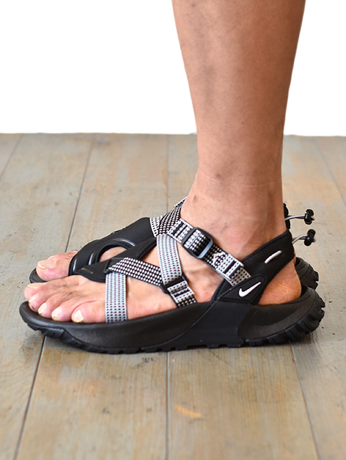 [ бесплатная доставка * новый товар * не использовался ] NIKE Nike ONEONTA SANDAL спорт сандалии oni on ta черный × серый [27.0cm]