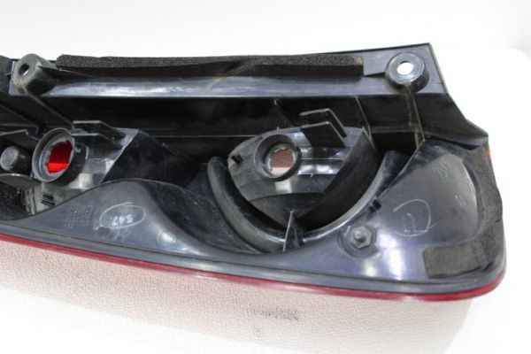 * stock disposal price * Note E11 original right tail light KOITO 220-63780 (6105)