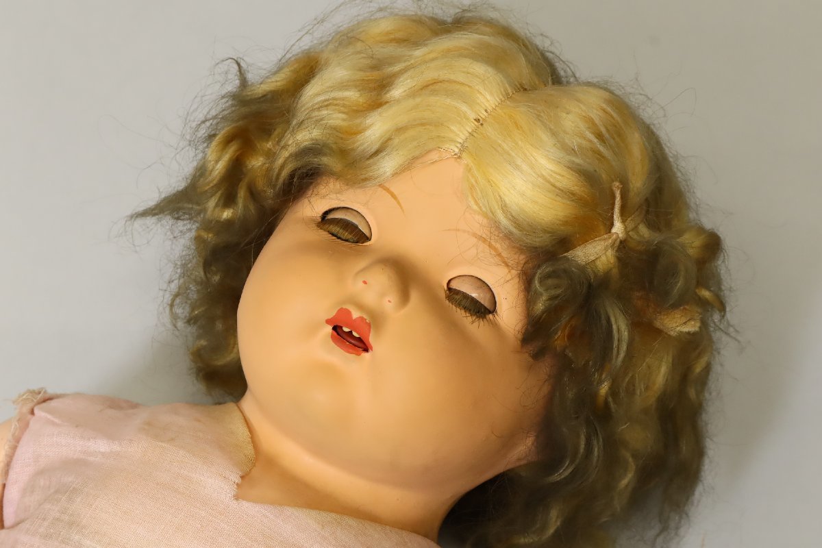 アメリカンヴィンテージドール 水色の服の少女 ケース付 スリープアイ アンティークドール 抱き人形 生き人形_画像4