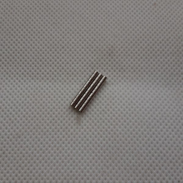 ネオジム磁石 30個 2mm×2mm アクセサリー マグネットピン ハンドメイド_画像2