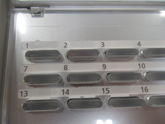 Ω保証有 ZK2 6223) ZX-(18)STEL-(1)(W) 2台 [22年、21年] NTT αZX 18ボタンスター標準電話機 中古ビジネスホン 領収書発行可能 同梱可_画像7