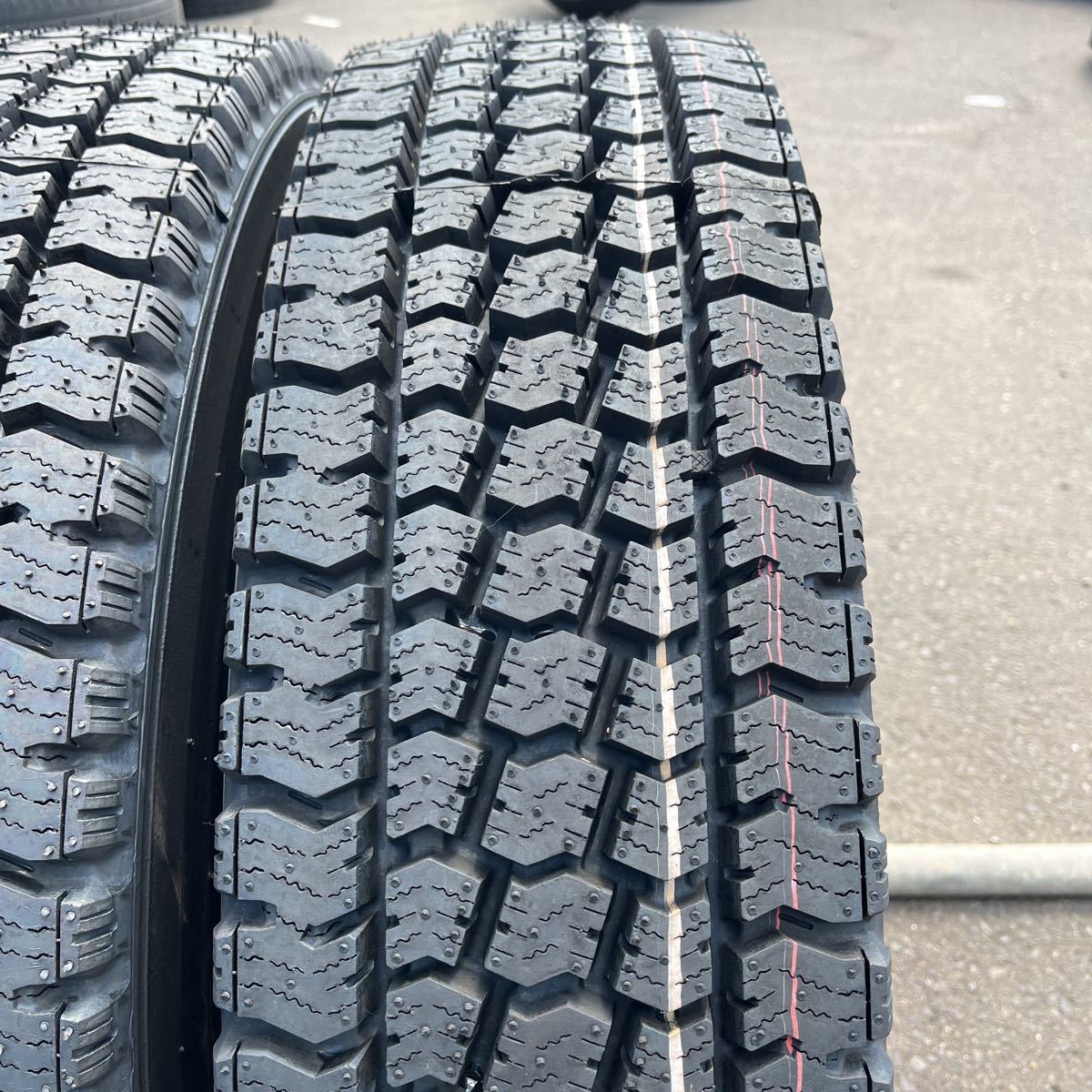 225/90R17.5 中古　再生　M913 ほぼ新品　　激安美品　4本セット：41000円_画像6