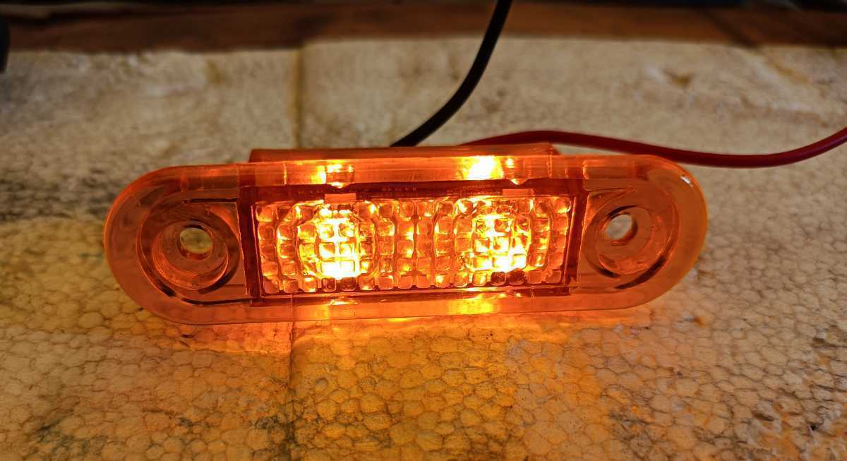 　埋め込マーカー　HELLA製 ledマーカー2led 濃いアンバー アンバーレンズ　アンダーパイプEUROVOLVOスカニア防水12～24v 12個セット　ヘラ