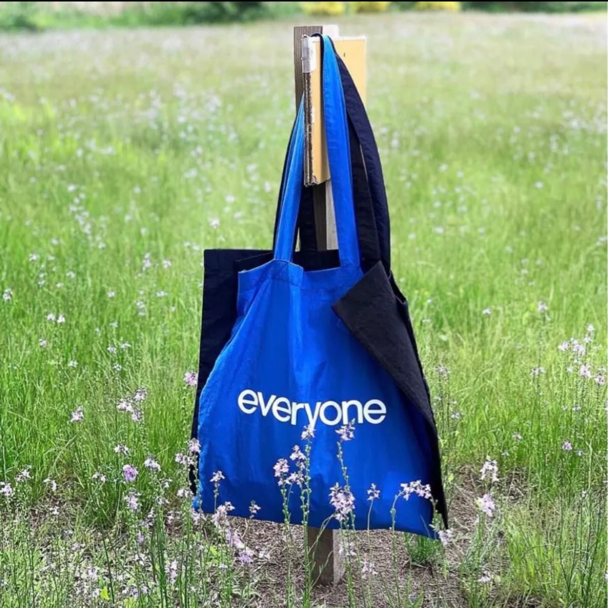 即完売everyone nylon logo tote (NAVY)-