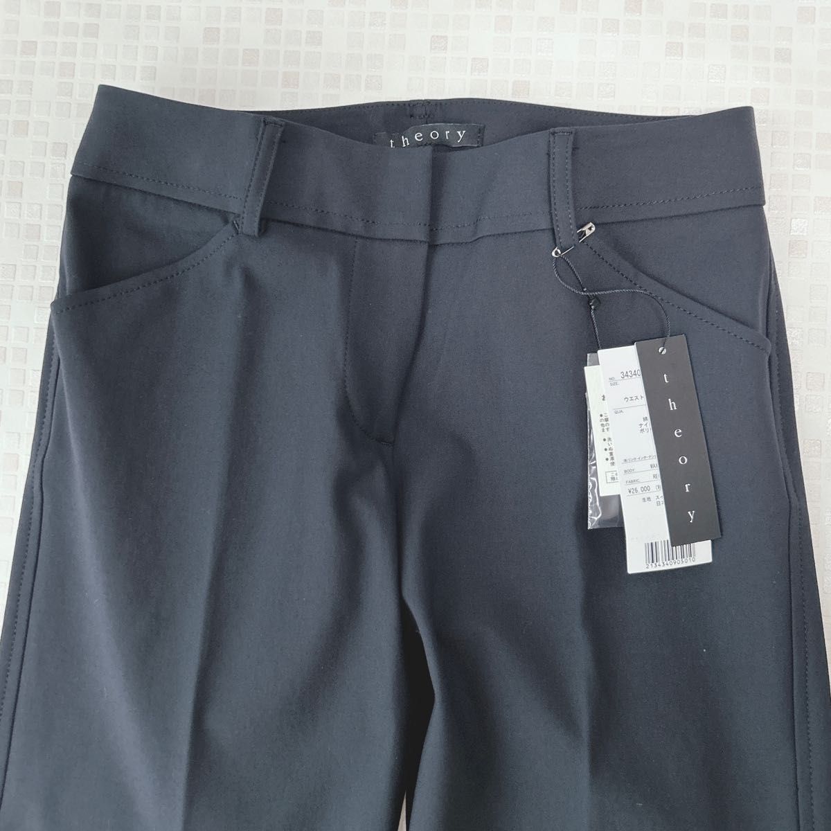 新品タグ付】theory セオリー ブラック センタープレスフレア 新品タグ付】theory セオリー ブラック センタープレスフレア