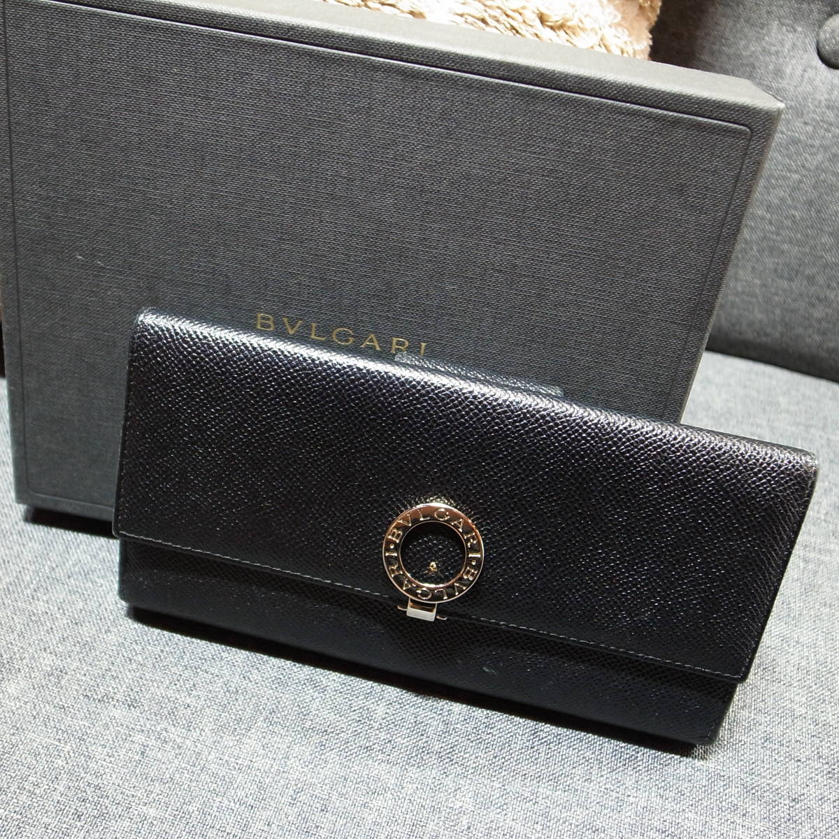 美品】BVLGARI(ブルガリ)レザー Wホック二つ折り長財布 ブラック 黒 