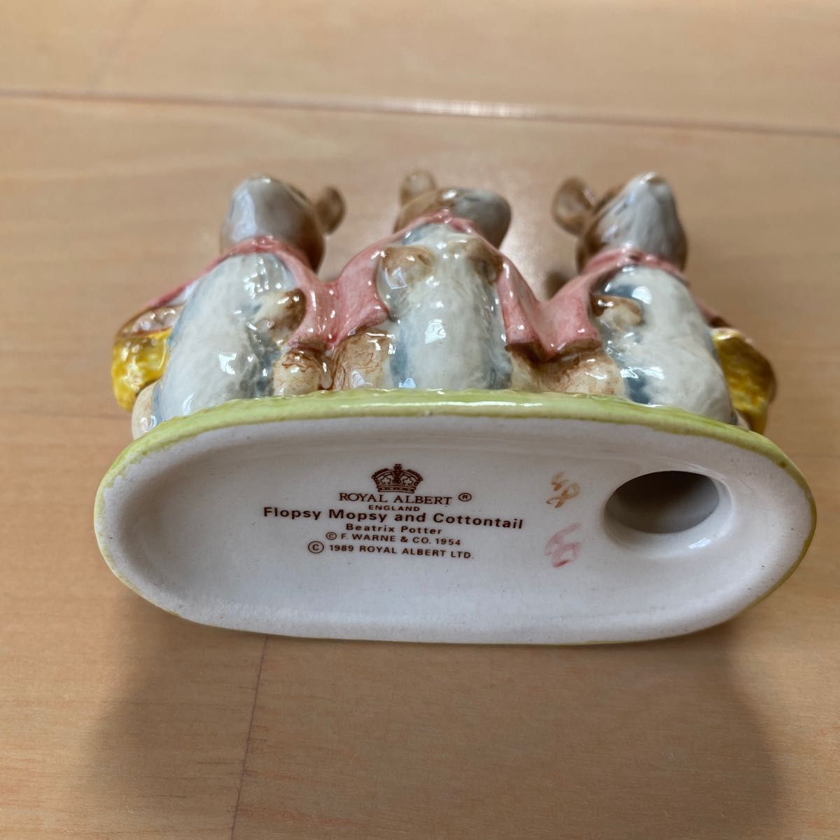 ロイヤルアルバート　ピーターラビット BESWICK England ヴィンテージフィギュリン 置物