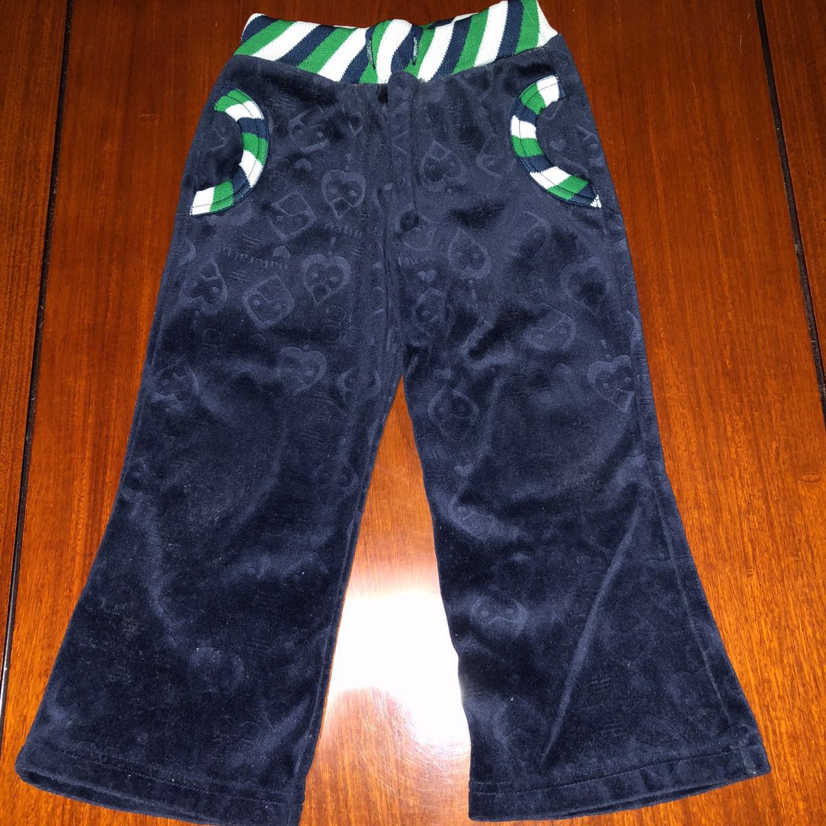 ブーフーウー　ナチュラルブー　ジップアップジャケット　上着　ズボン　パンツ　ベロア風生地　100㎝　中古　セットアップ　2枚組　紺色_画像6