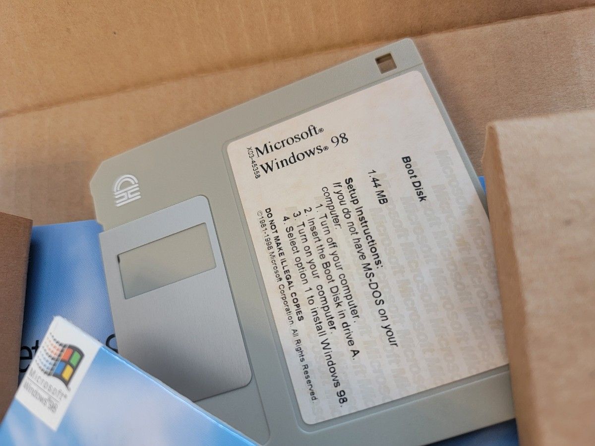 Windows 98 製品版　パッケージ版　USBフロッピーディスクドライブもおまけ