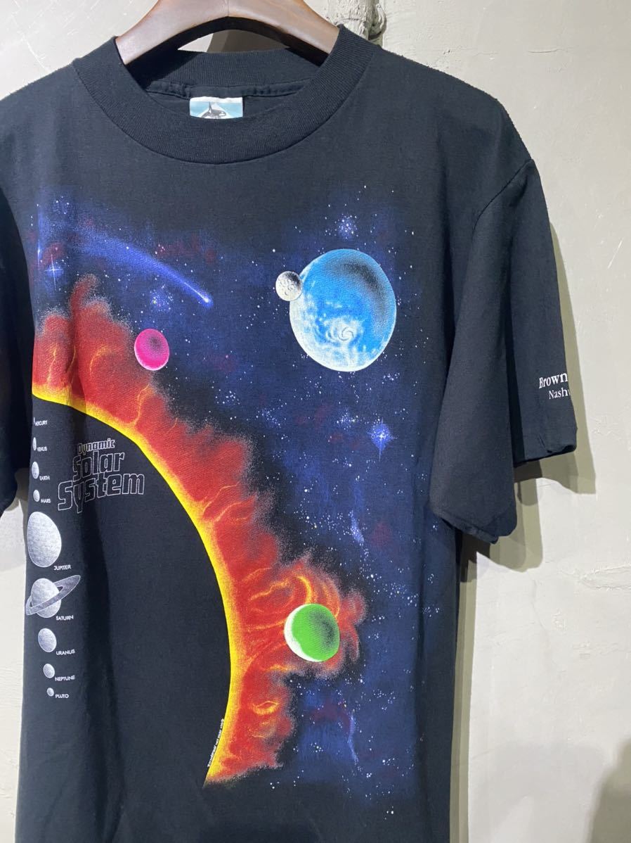 【即決】90s 宇宙 惑星 プラネット グラフィック アート Tシャツ バックプリント 黒 シングルステッチ ブラック USA アメリカ製 古着 L