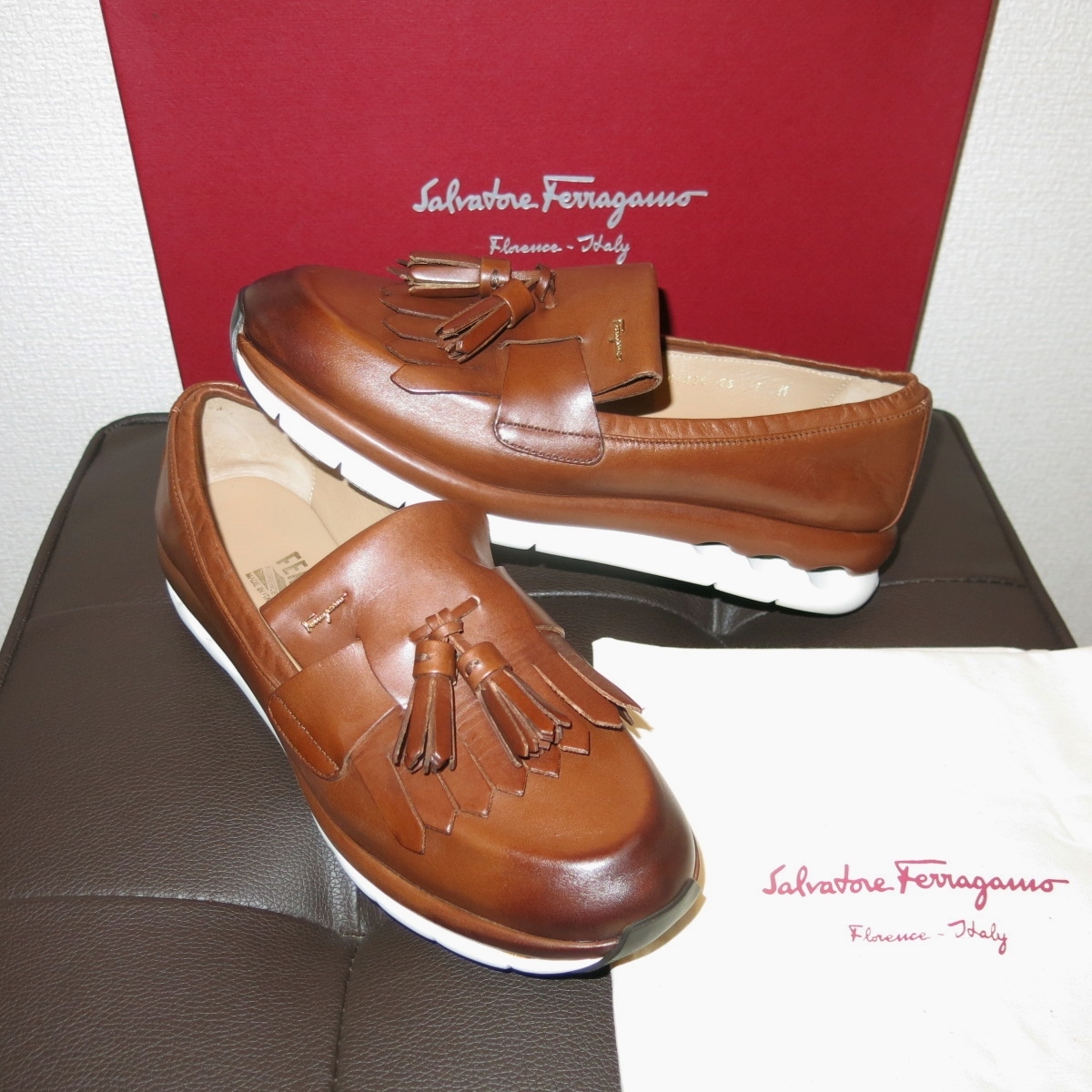 カジュアルな高級感 ほぼ未使用|フェラガモ|Salvatore Ferragamo|US7