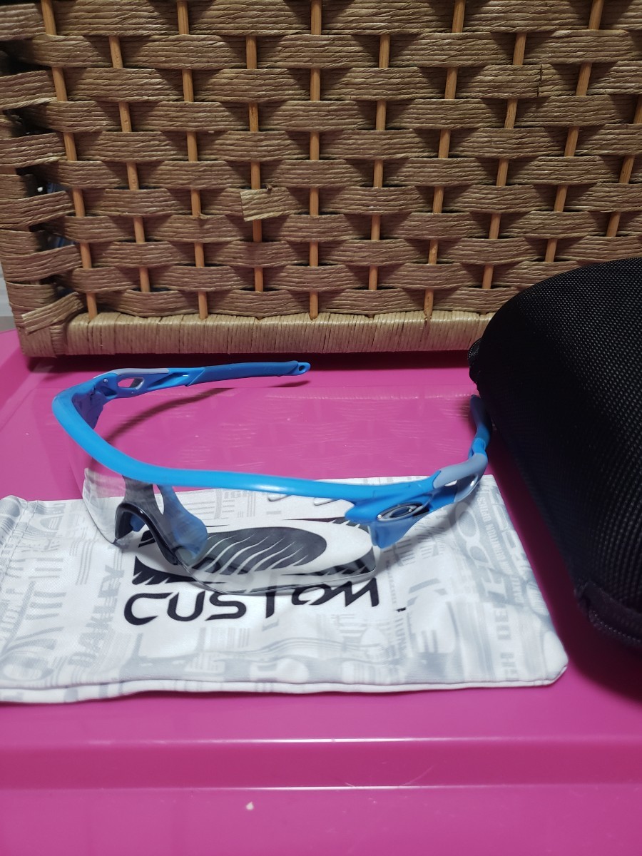 激安な OAKLEY レーダーロック カスタム ブルー クリアレンズ セル、プラスチックフレーム 激安な OAKLEY レーダーロック カスタム ブルー クリアレンズ セル、プラスチックフレーム