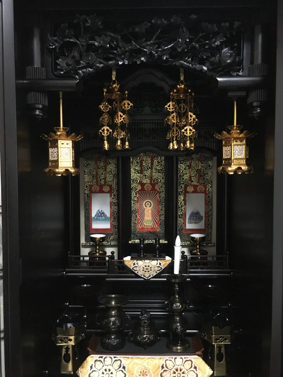 黒檀仏壇と浄土真宗本願寺派西本願寺仏具一式 黒檀仏壇と浄土真宗本願寺派西本願寺仏具一式