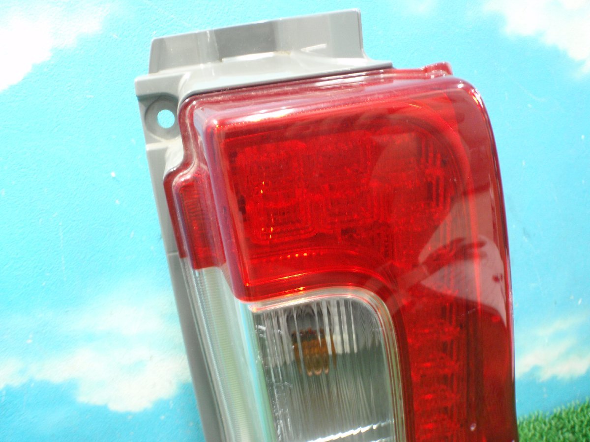 ★ LA600S ダイハツ タント テールランプ右 テールレンズ ブレーキランプ LED コイト 220-51391 350642JJの画像3