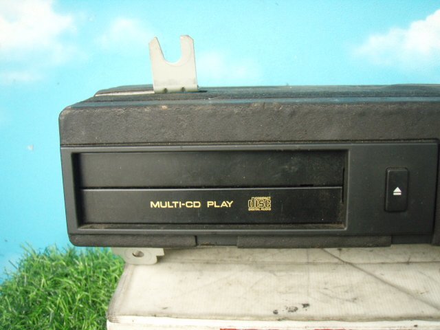 * UCF21 Celsior 86270-50110 CD changer 250702JJ