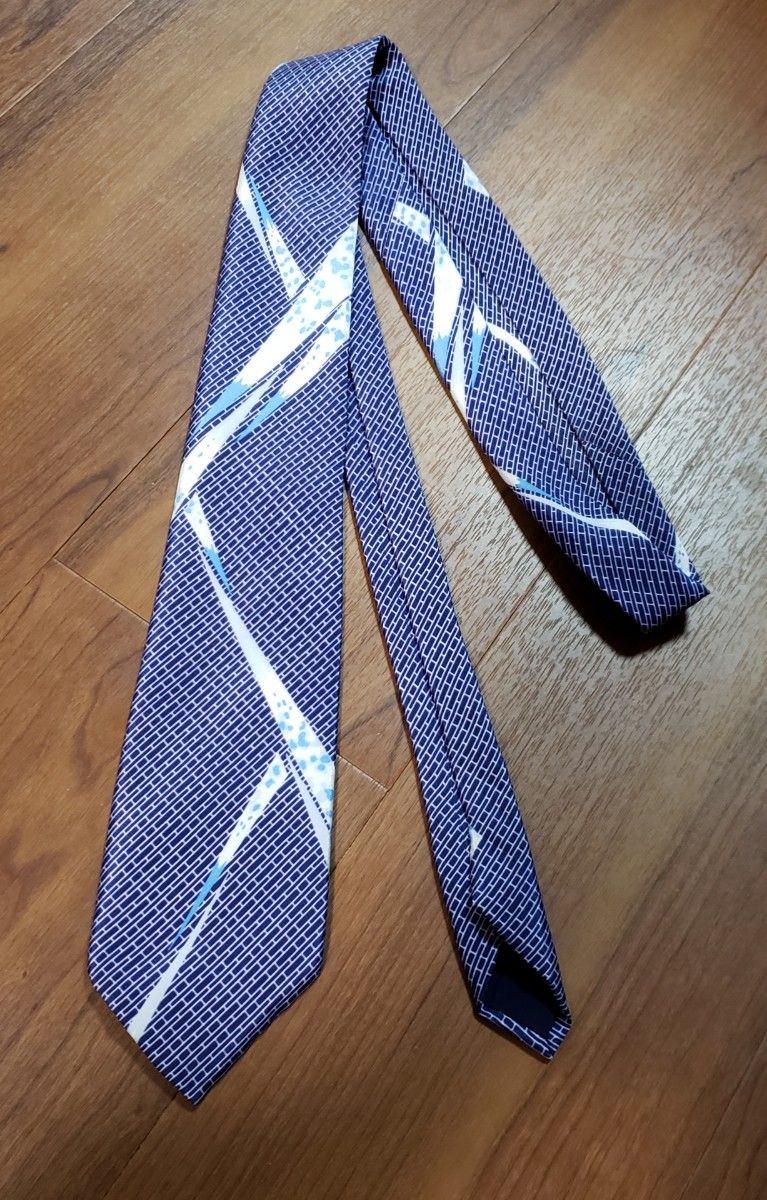 日本製  夏  涼  水流  しぼり柄風 ネクタイ 青系