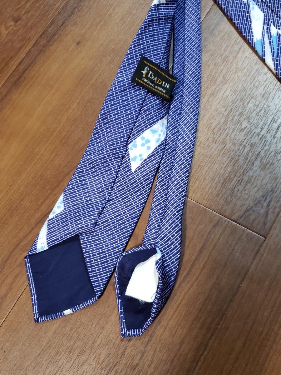 日本製  夏  涼  水流  しぼり柄風 ネクタイ 青系