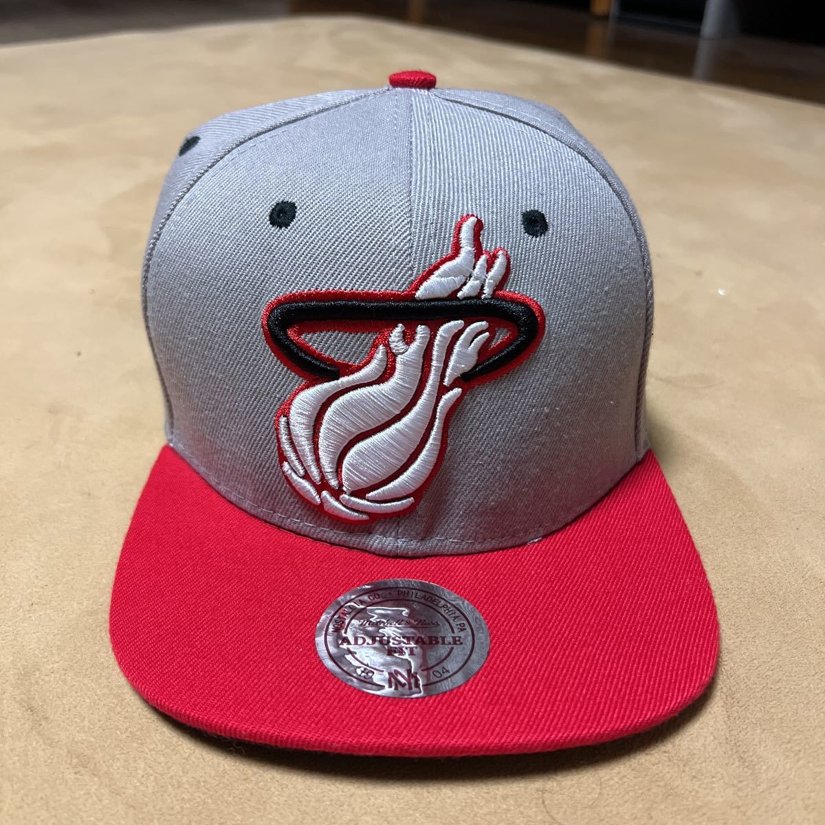 中古Mitchell & Ness ミッチェルアンドネス スナップバック マイアミ ヒートNEW ERA ニューエラの画像1