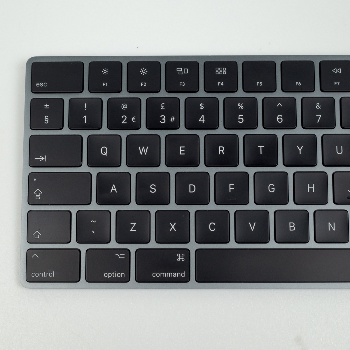Apple Magic Keyboard UK配列！ スペースグレイ マジックキーボード アップル テンキー付き 本体のみ