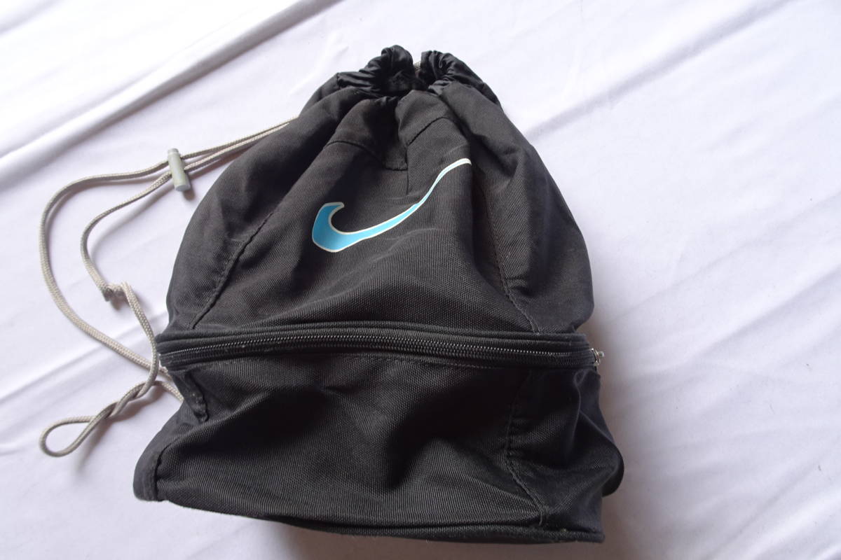 NIKE/ナイキ/スポーツバッグ/巾着型/リュックサック/袋口ひもで絞る/ファスナーポケット/ショルダーひも/黒/ブラック(7/18R)_画像1