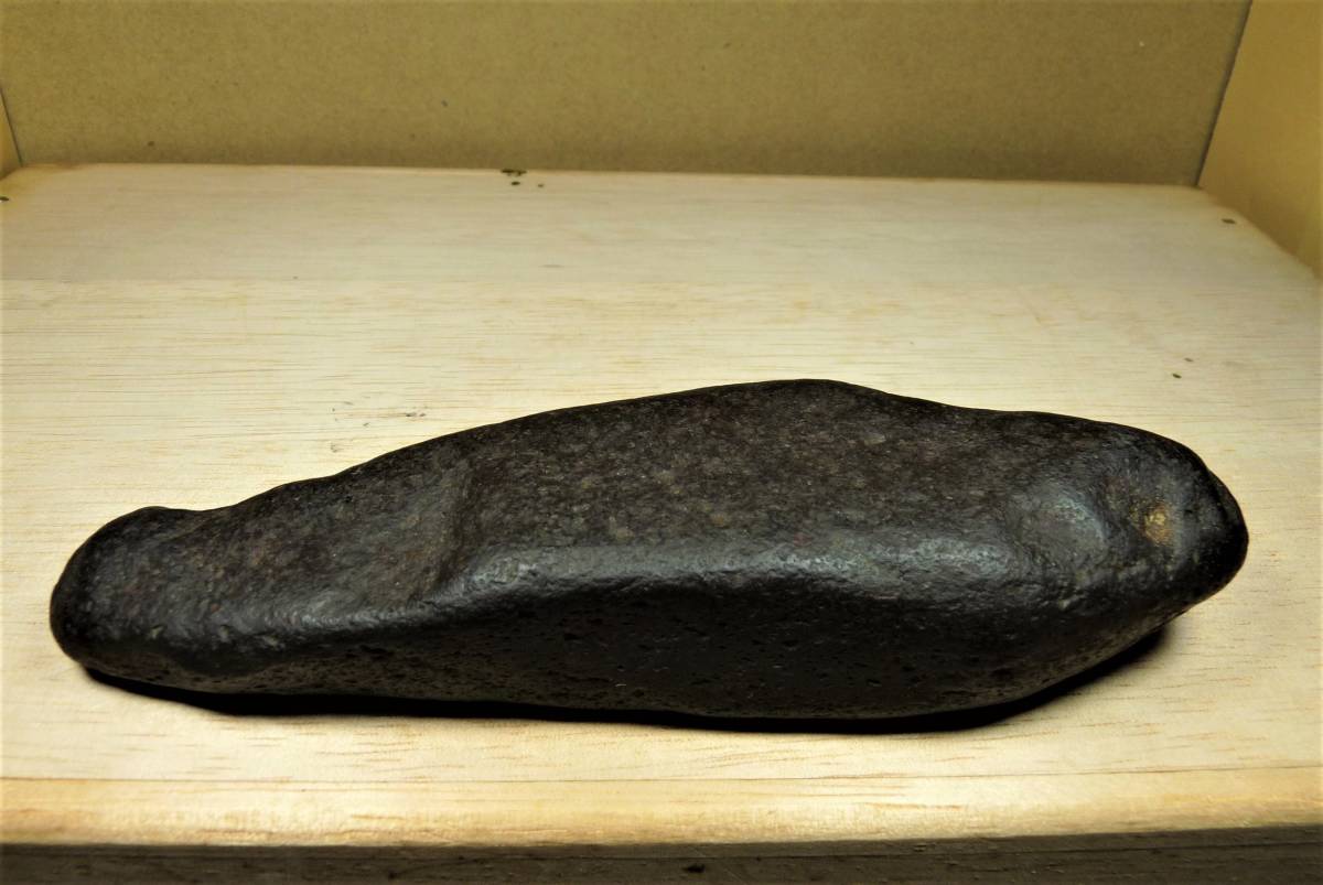  suiseki st, boat shape stone, nest .. genuine black, weight 263 gram, bonsai. .., tray stone, appreciation stone, nature stone, objet d'art, ornament, decoration, beautiful stone, raw ore 