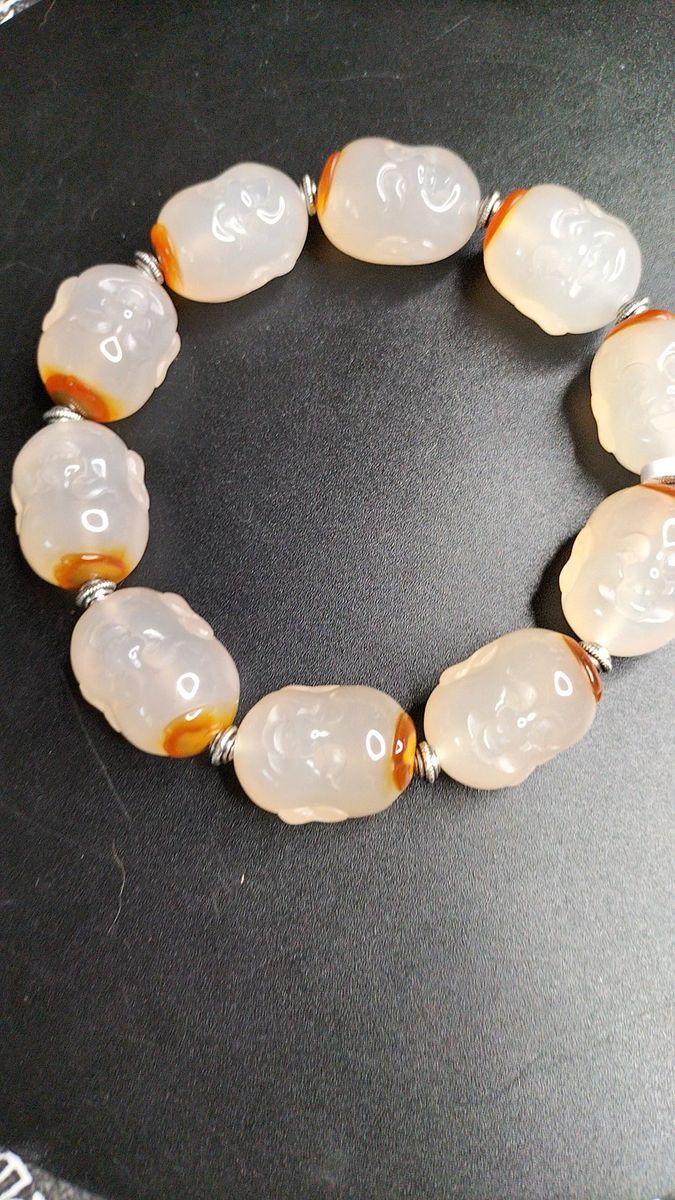 精品/1本限定「加持済み」の特大 天然 油潤氷種アゲート玉髄 十体連 弥勒仏布袋様ブレスレットです。