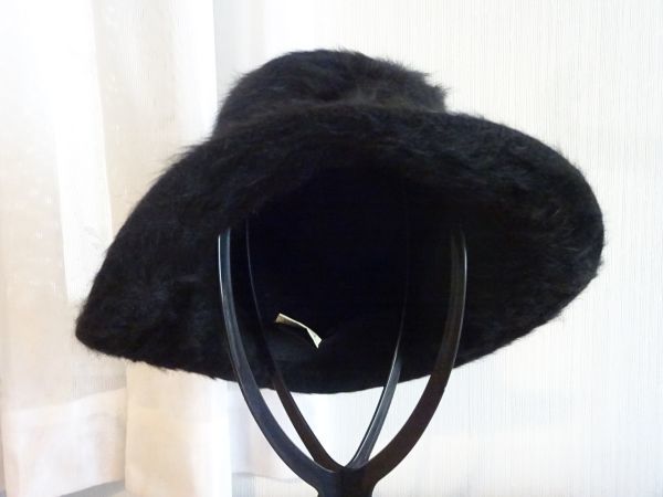 〜ONE WAY〜レディース・婦人用　黒色帽子　フカフカ　中折れハット　サイズ５７・５cm　キャップ　帽子_画像4