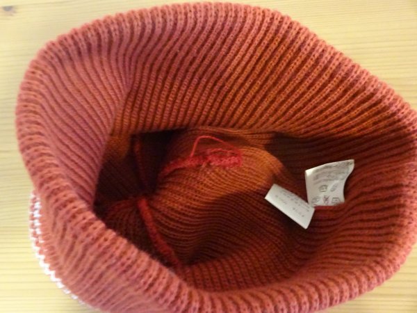 〓BG〓男女兼用　ニット帽　赤色キャップ　サイズ５６cm〜５８cm　キャップ　帽子　編み込みハット　日本製_画像7