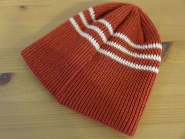 〓BG〓男女兼用　ニット帽　赤色キャップ　サイズ５６cm〜５８cm　キャップ　帽子　編み込みハット　日本製_画像6