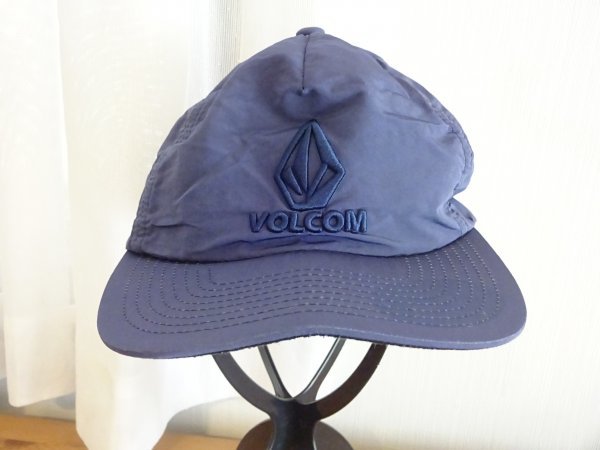 ≡VOLCOM ≡ メンズ・レディース　GENUINE　アウトドアキャップ　サイズ５７cm〜５９cm　キャップ　帽子_画像1