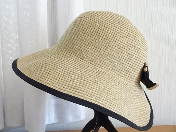 ／ 林八百吉／レディース・婦人用　つば広ハット　スタイル帽子　サイズ５７・５cm　キャップ　帽子　ベージュ色_画像1