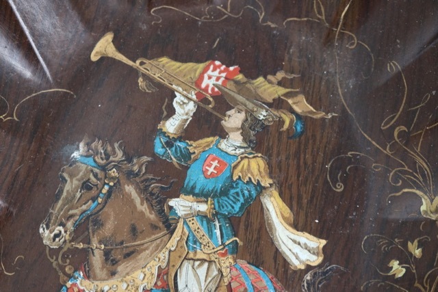 【フランス】ラッパを吹く騎士が描かれた木製トレイ_画像3