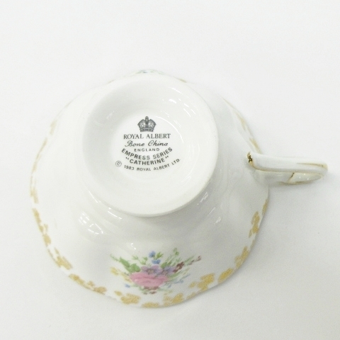 ロイヤルアルバート Royal Albert CATHERINE エンプレス シリーズ カップ&ソーサー 花柄 ティーカップ 食器 白 赤 ホワイト レッド 系_画像4