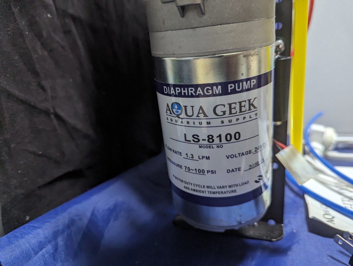 【美品＆送料無料】アクアギーク　クロノスレイン　RO浄水器　専用加圧ポンプ　LS-8100