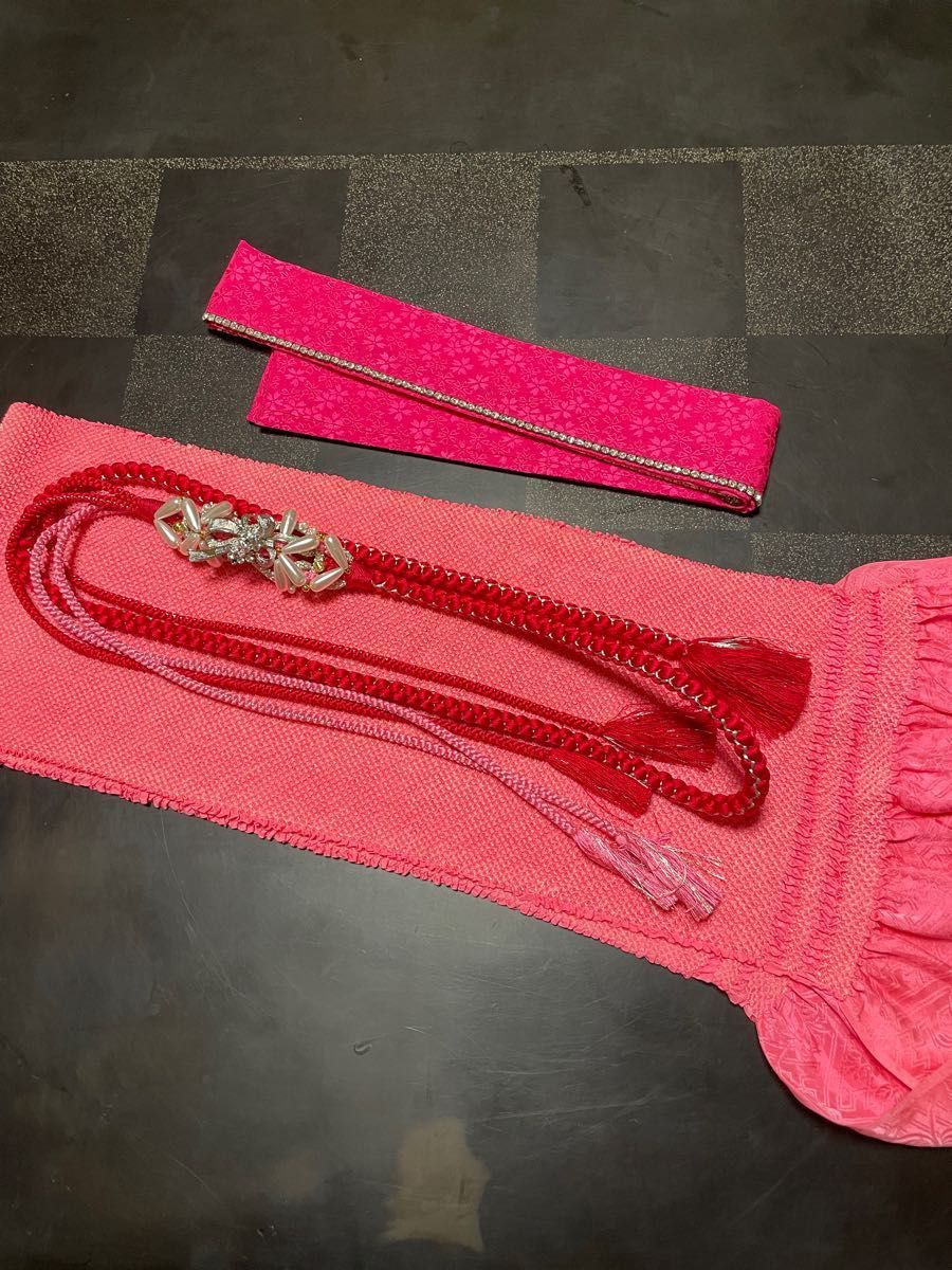 お値下げ　美品　成人式　振袖用　小物　帯締め　飾り付　　帯揚げ　重ね衿　キラキラ　パールジルコン　ピンク　赤　 和装小物 和服 