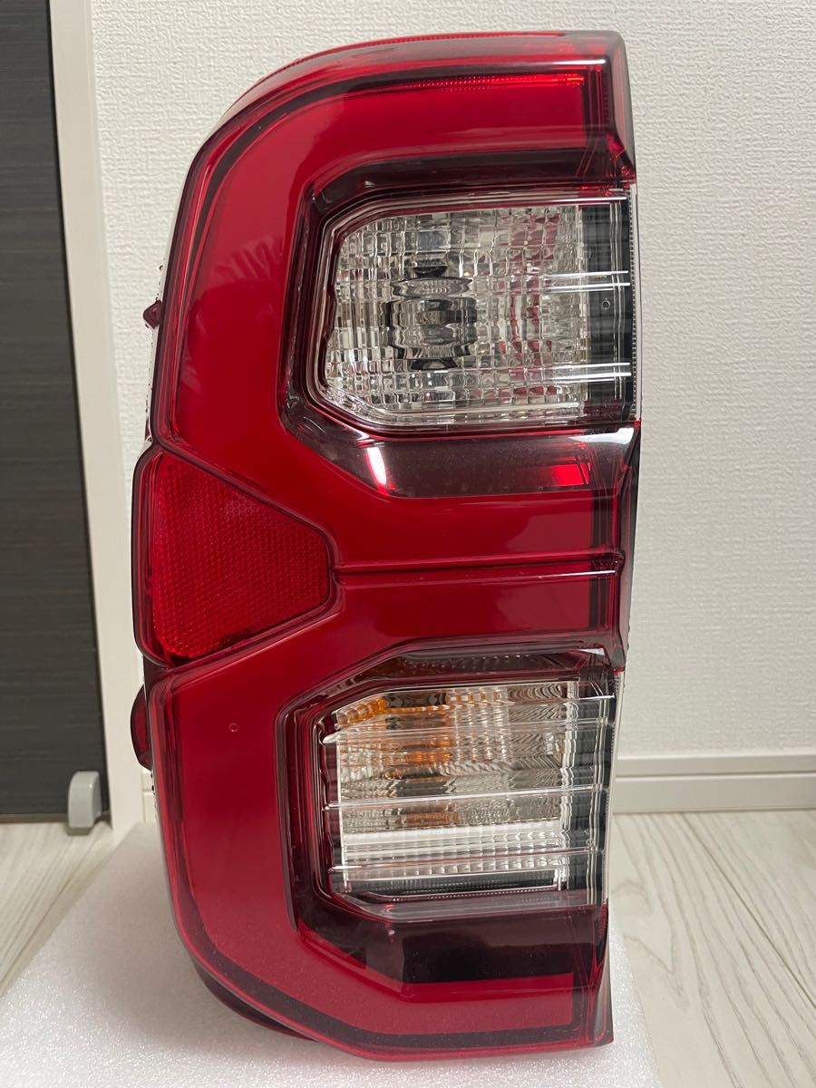 トヨタハイラックスgr 左側純正テールランプ|Yahoo!フリマ(旧 トヨタハイラックスgr 左側純正テールランプ|Yahoo!フリマ(旧