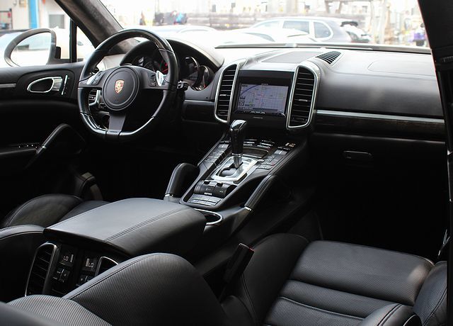 *11y/ Porsche Cayenne turbo / white /CARACTERE Complete / aero /22AW/ black leather /HDD navi / panorama roof!!