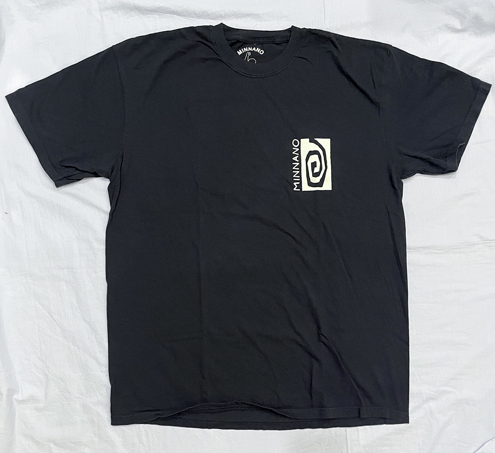 【正規逆輸入品】 MIN-NANO ROCK ミンナノ minnano XL ブラック Tシャツ 文字、ロゴ