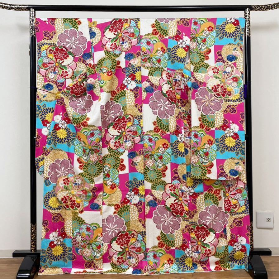 着物月花金駒刺繍金彩市松可憐な花振袖正絹金糸ガード加工ki802